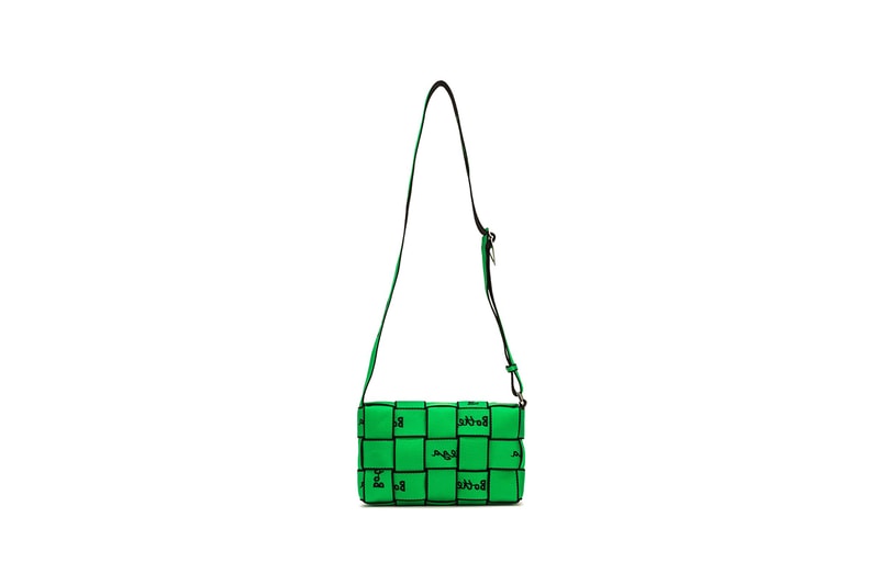 ボッテガヴェネタからウェビングベルトで再考したアイコンバッグ カセットが登場 Bottega Veneta Webbing Cassette Bag Parakeet Green Bottega Green Daniel Lee Matthieu Blazy HBX Release Information