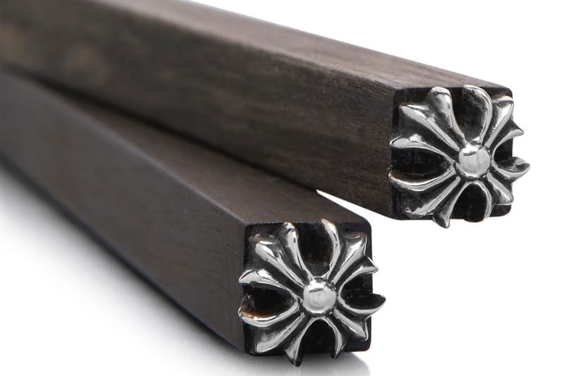 Chrome Hearts が28万円超えのテープカッターとシルバー x 黒檀の高級箸をリリース