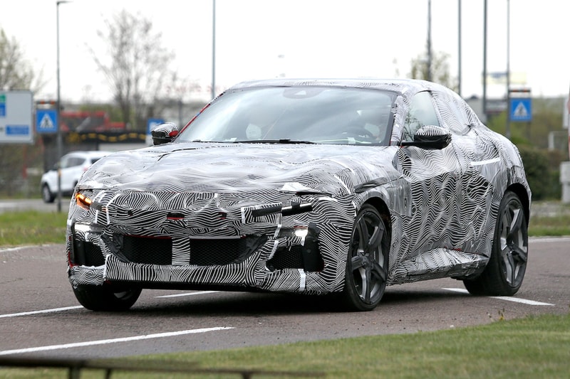 フェラーリ初となるSUV プロサングリエの最新プロトタイプをスクープ ferrari suv purosangue latest prototype