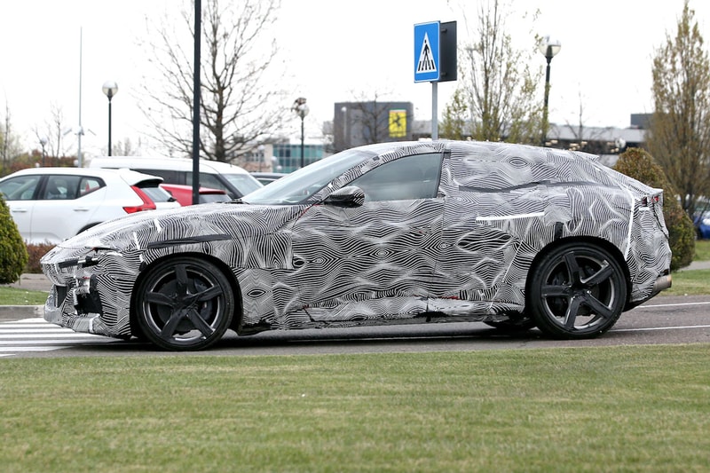 フェラーリ初となるSUV プロサングリエの最新プロトタイプをスクープ ferrari suv purosangue latest prototype