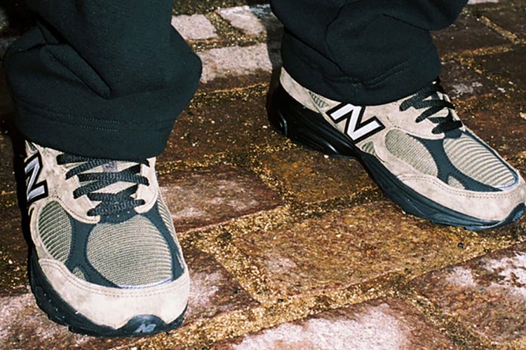 あなたは JJJJound x New Balance 990v3 “Brown/Black” の靴紐が何色に見える?