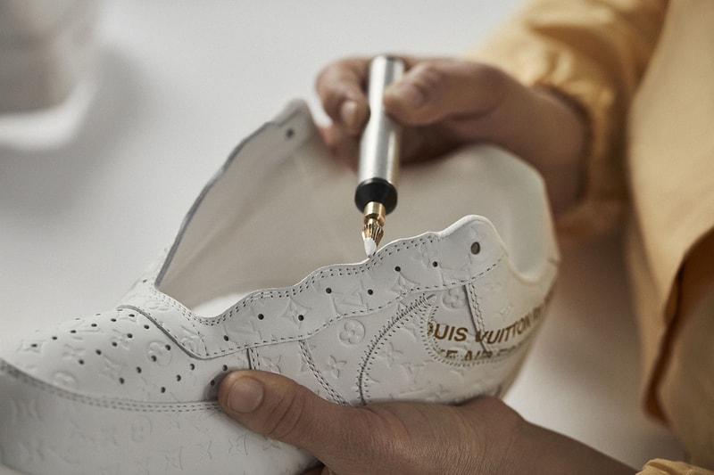 ヴァージル・アブローの手掛けた ルイ・ヴィトン x ナイキ エアフォース 1 の一般販売が決定 Louis Vuitton Opens an Exhibit for Virgil Abloh's Nike Air Force 1 Collaboration nike af1 new york city nyc
