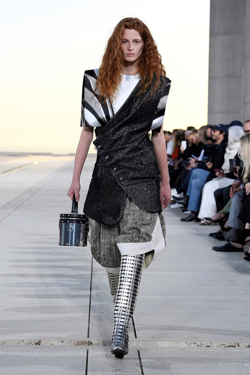 ルイヴィトン 2023年クルーズコレクション Louis Vuitton Cruise 2023 Show Was Held at The Salk Institute in San Diego