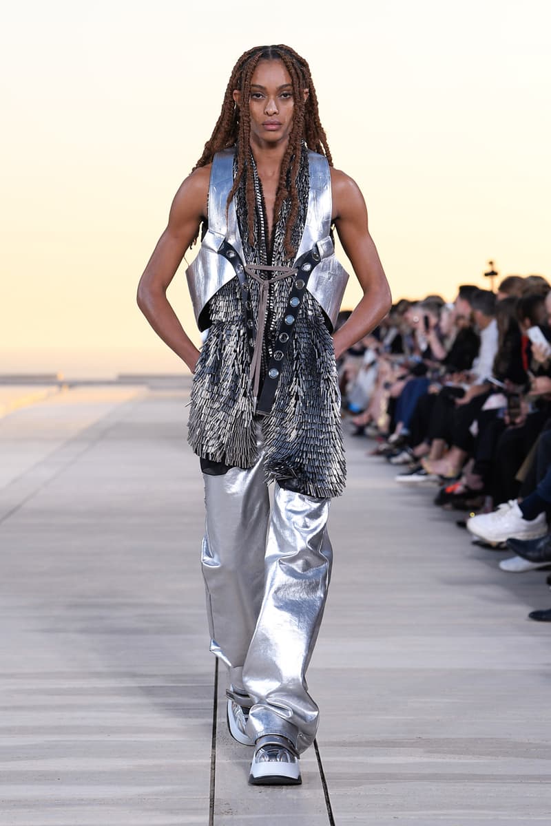 ルイヴィトン 2023年クルーズコレクション Louis Vuitton Cruise 2023 Show Was Held at The Salk Institute in San Diego