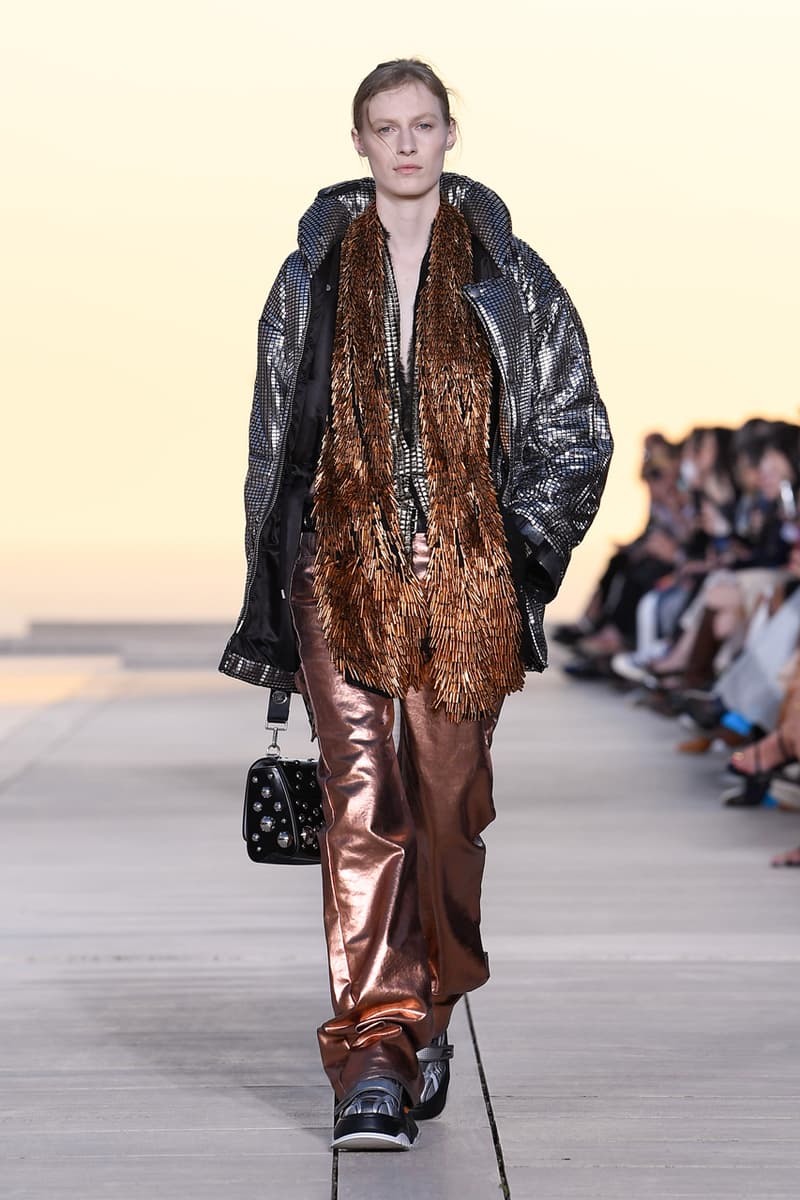 ルイヴィトン 2023年クルーズコレクション Louis Vuitton Cruise 2023 Show Was Held at The Salk Institute in San Diego