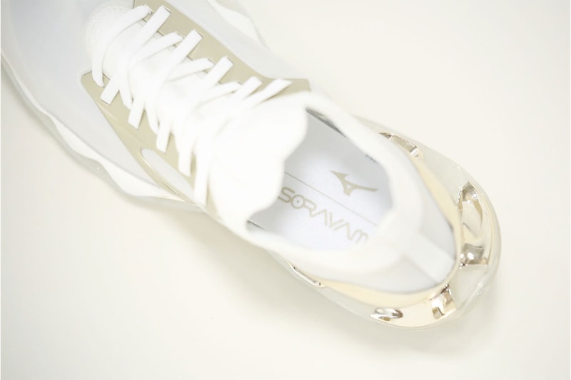 ミズノ MIZUNO x 空山基のコラボスニーカーに最終章となるゴールドカラーが登場