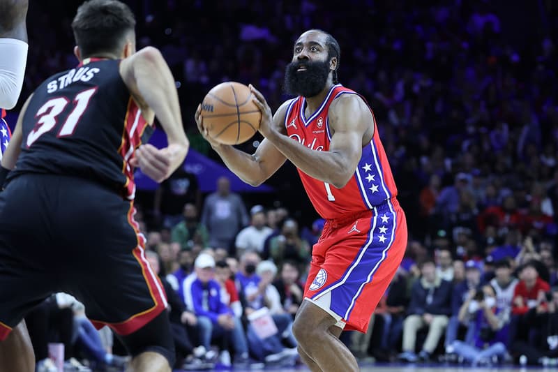 NBA プレーオフで最前列のファンが爆睡 Guy who fell asleep courtside at NBA Sixers-Heat playoff game