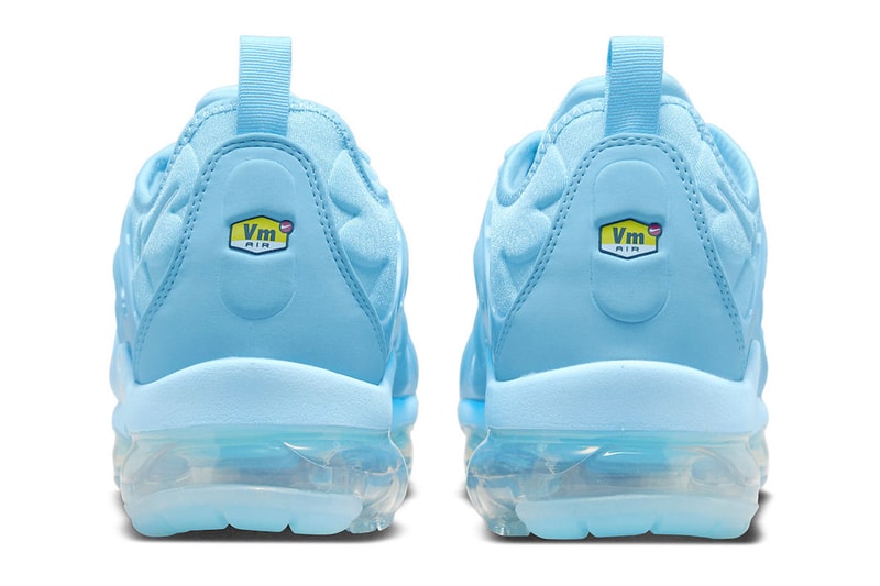 ナイキから鮮やかなライトブルーを纏った新作エアヴェイパーマックスプラスが登場v nike air vapormax plus university blue dz4403 400 210 usd website TN periodic table light translucent sole release info date price