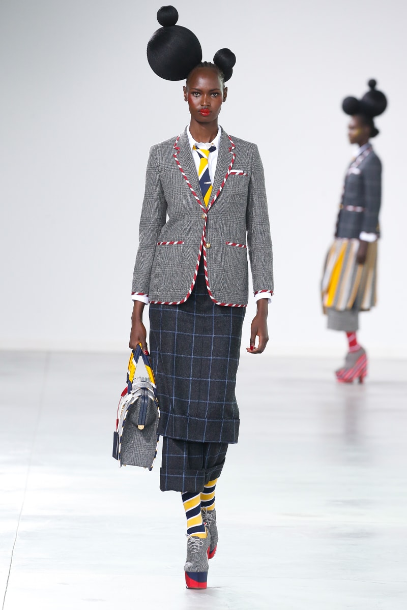 トムブラウン 2022年秋冬コレクション Thom Browne Brings the Drama to Classic Tailoring for Fall 2022 nyc new york city pleated skirts blazers toys chairbear adult toy shop teddybears 