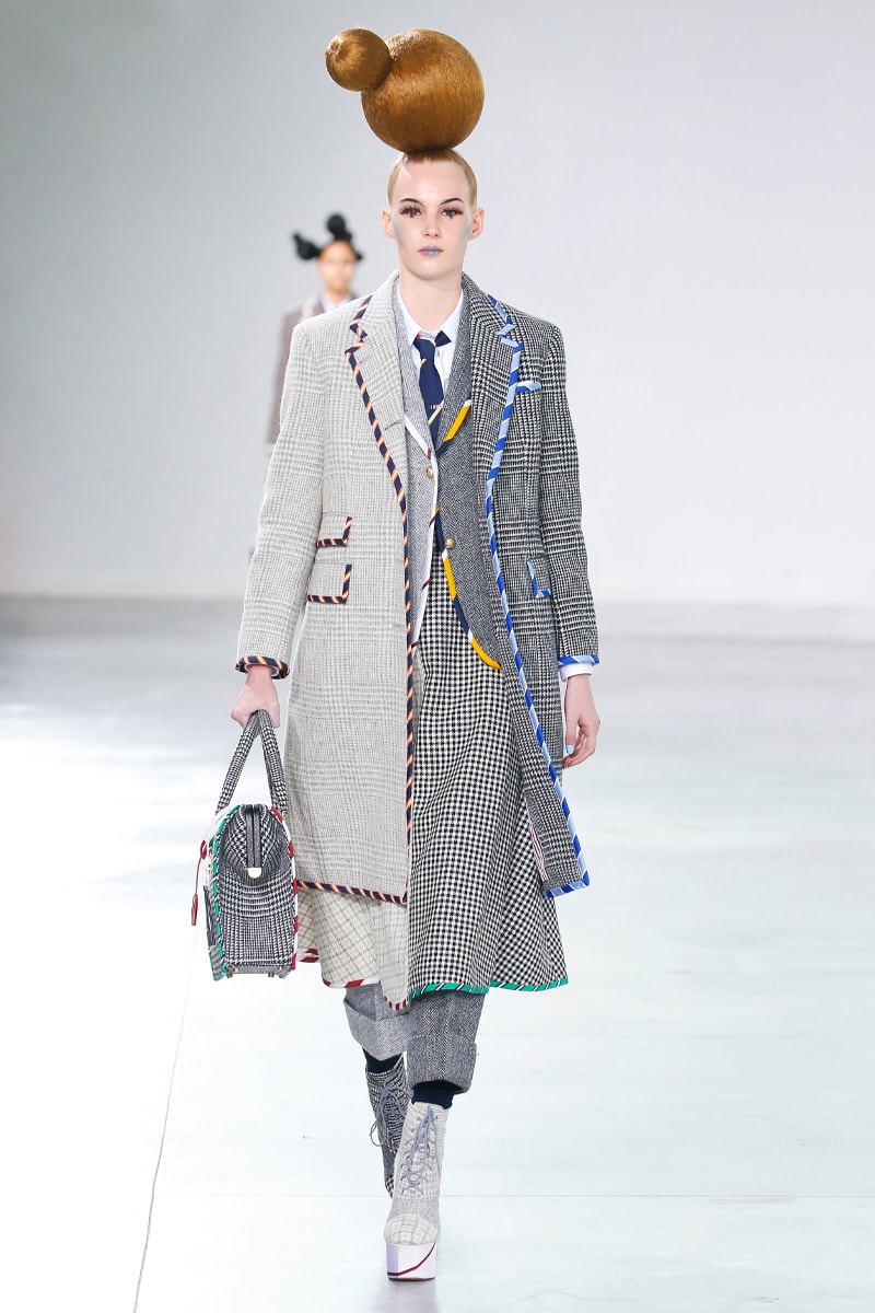 トムブラウン 2022年秋冬コレクション Thom Browne Brings the Drama to Classic Tailoring for Fall 2022 nyc new york city pleated skirts blazers toys chairbear adult toy shop teddybears 