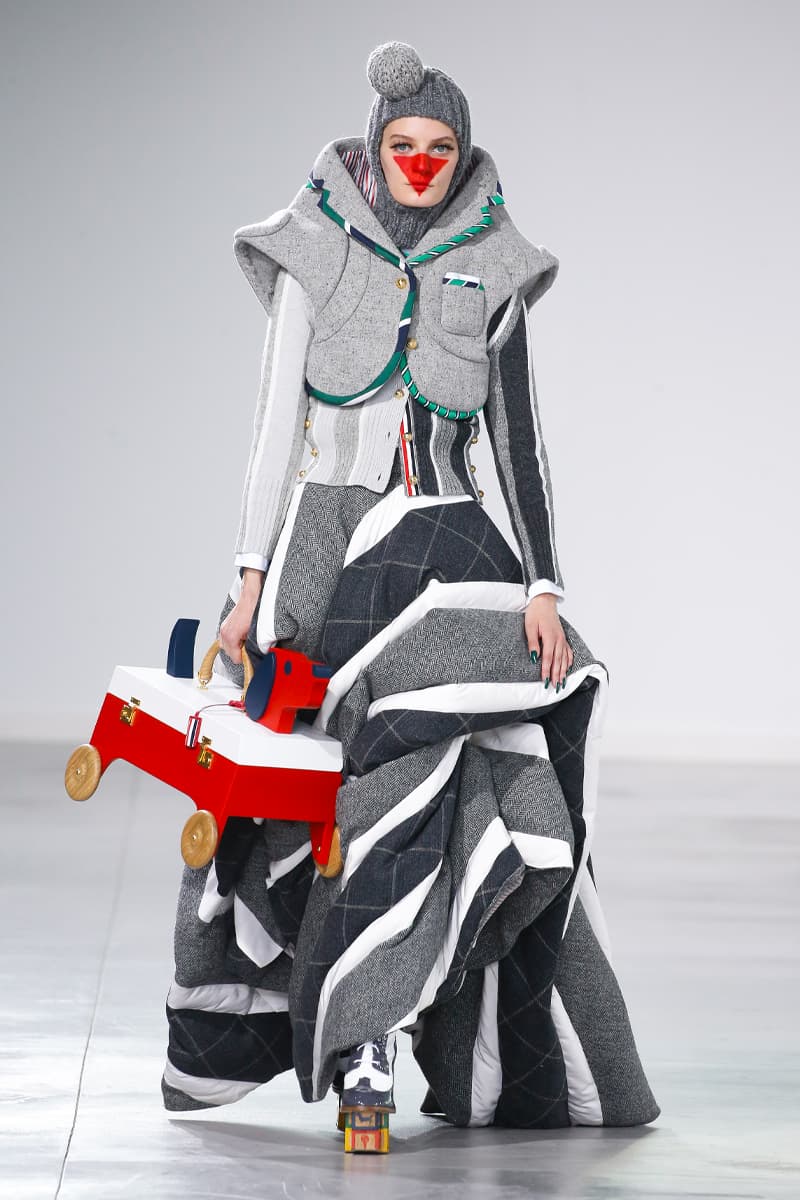 トムブラウン 2022年秋冬コレクション Thom Browne Brings the Drama to Classic Tailoring for Fall 2022 nyc new york city pleated skirts blazers toys chairbear adult toy shop teddybears 