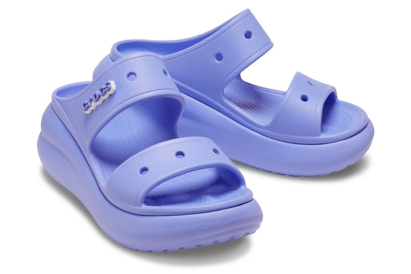 Crocs からボリューミーなソールが特徴的な新作スライドサンダルが登場