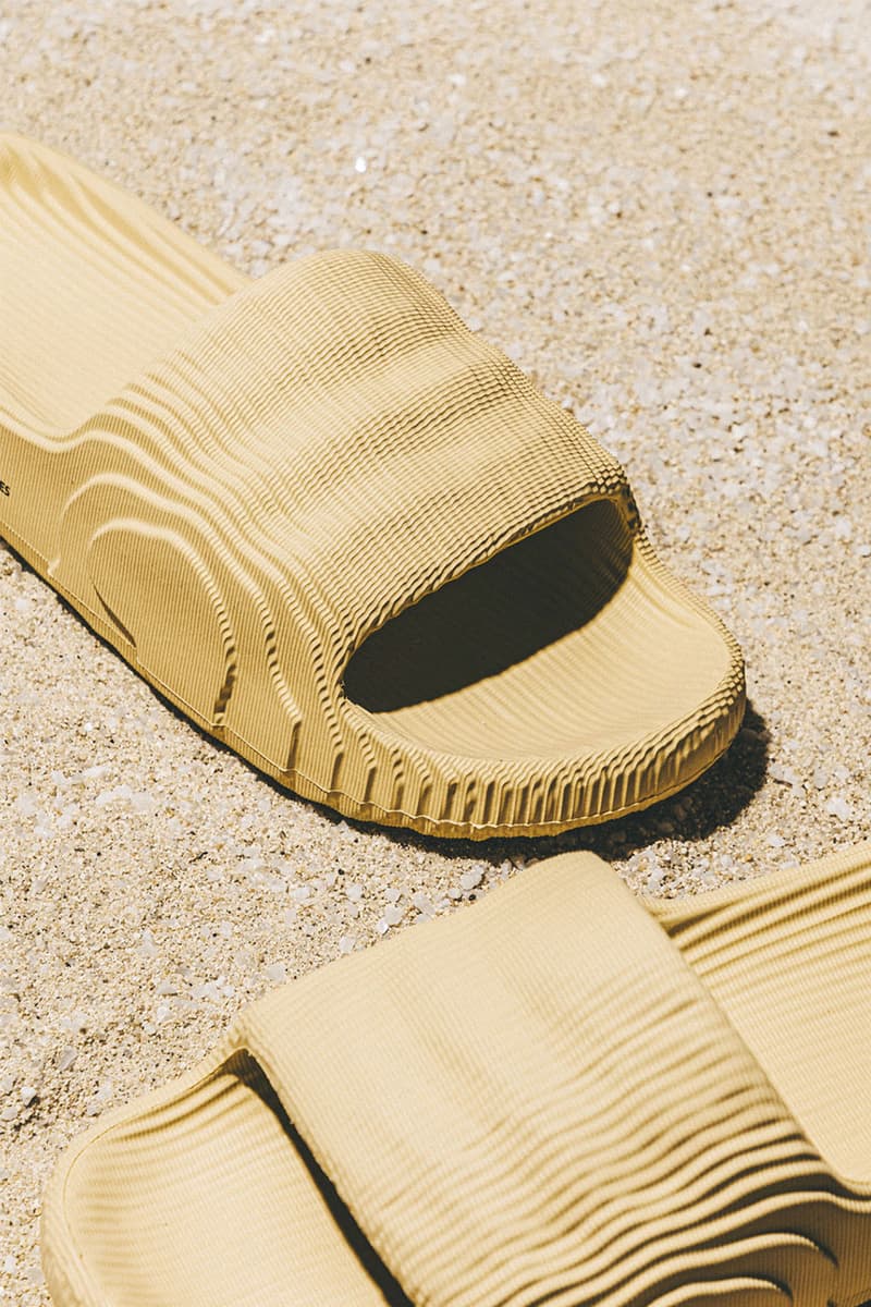 アディダスの新作サンダル アディレッタ22がついに発売 adidas Adilette 22 St Desert Sand Carbon Aluminium GX6945 GX6949 GX6950 HBX Release Info Buy Price 