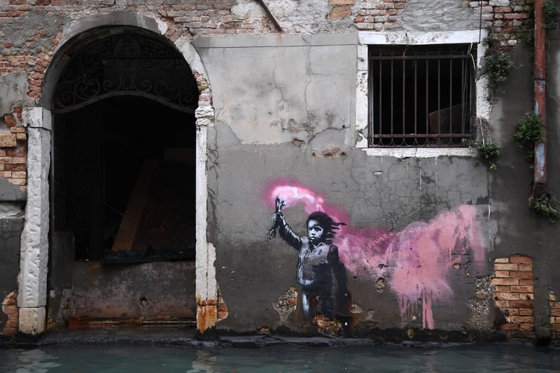 Banksy が英国の芸術大学の名誉教授に就任