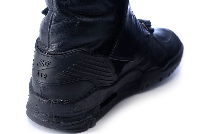 『バットマン』用にカスタムされた特別なナイキエアトレーナーが競売に Batman 1989 Michael Keaton Nike Air Trainer Bat Boots Propstore Auction shoe sneakers footwear kicks props 