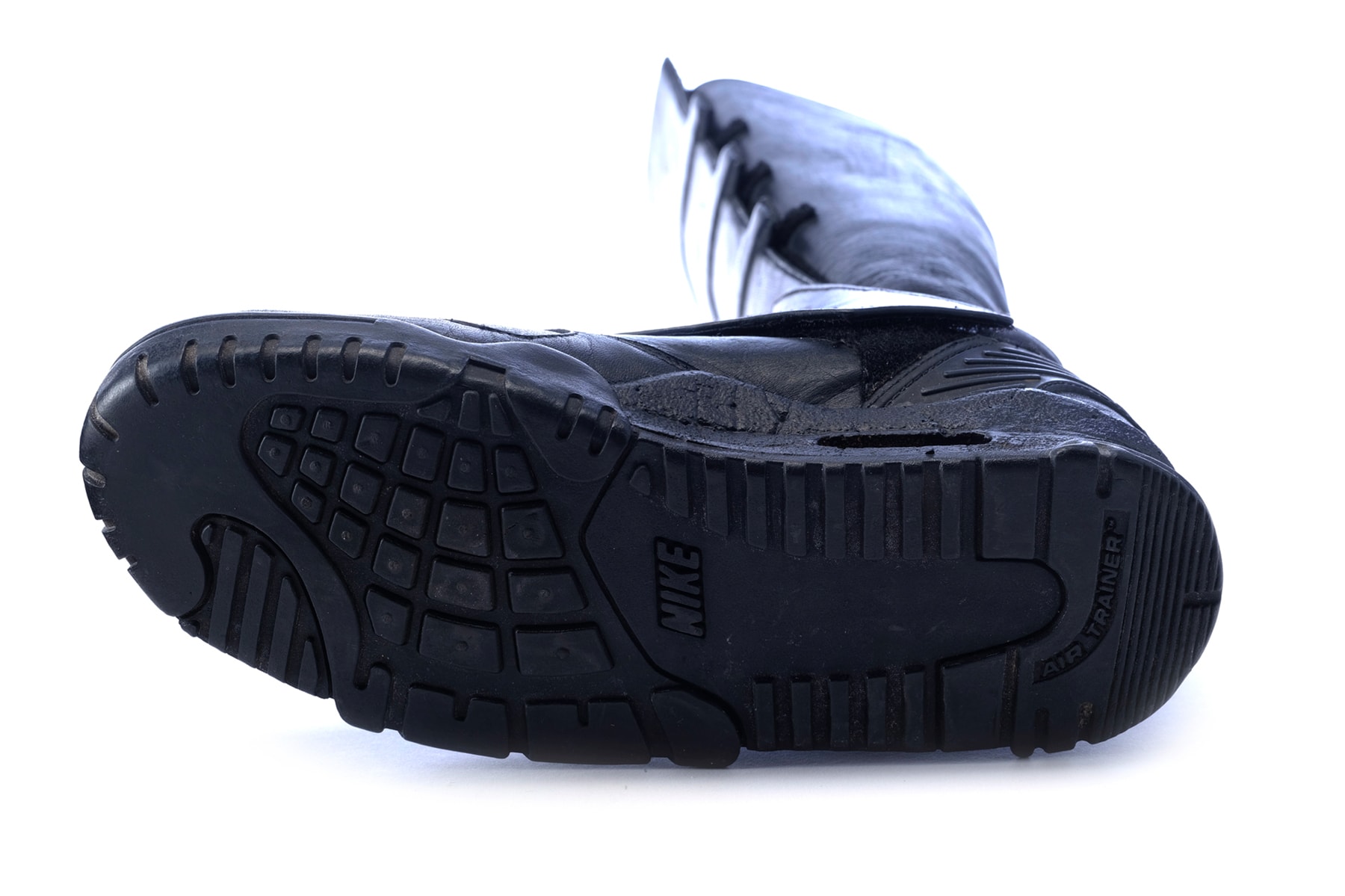 『バットマン』用にカスタムされた特別なナイキエアトレーナーが競売に Batman 1989 Michael Keaton Nike Air Trainer Bat Boots Propstore Auction shoe sneakers footwear kicks props 