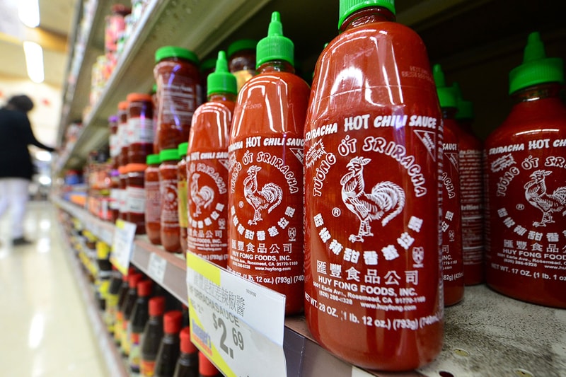 アメリカで爆発的人気を博すシラチャーソースが唐辛子不足により欠品の危機に chili pepper sriracha shortage huy fong foods