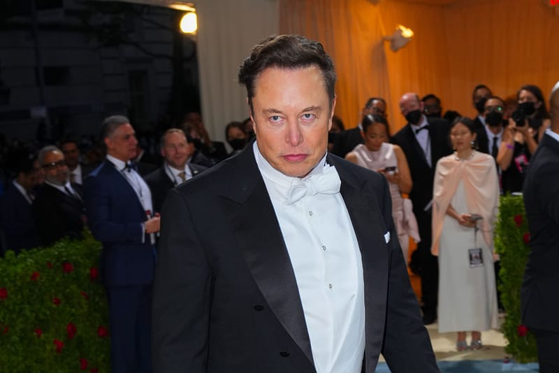 イーロン・マスクが YouTube を批判するツイートを連投