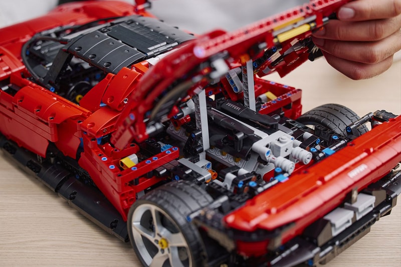 フェラーリ デイトナSP3を1/8スケールで完全再現したレゴ®︎が登場