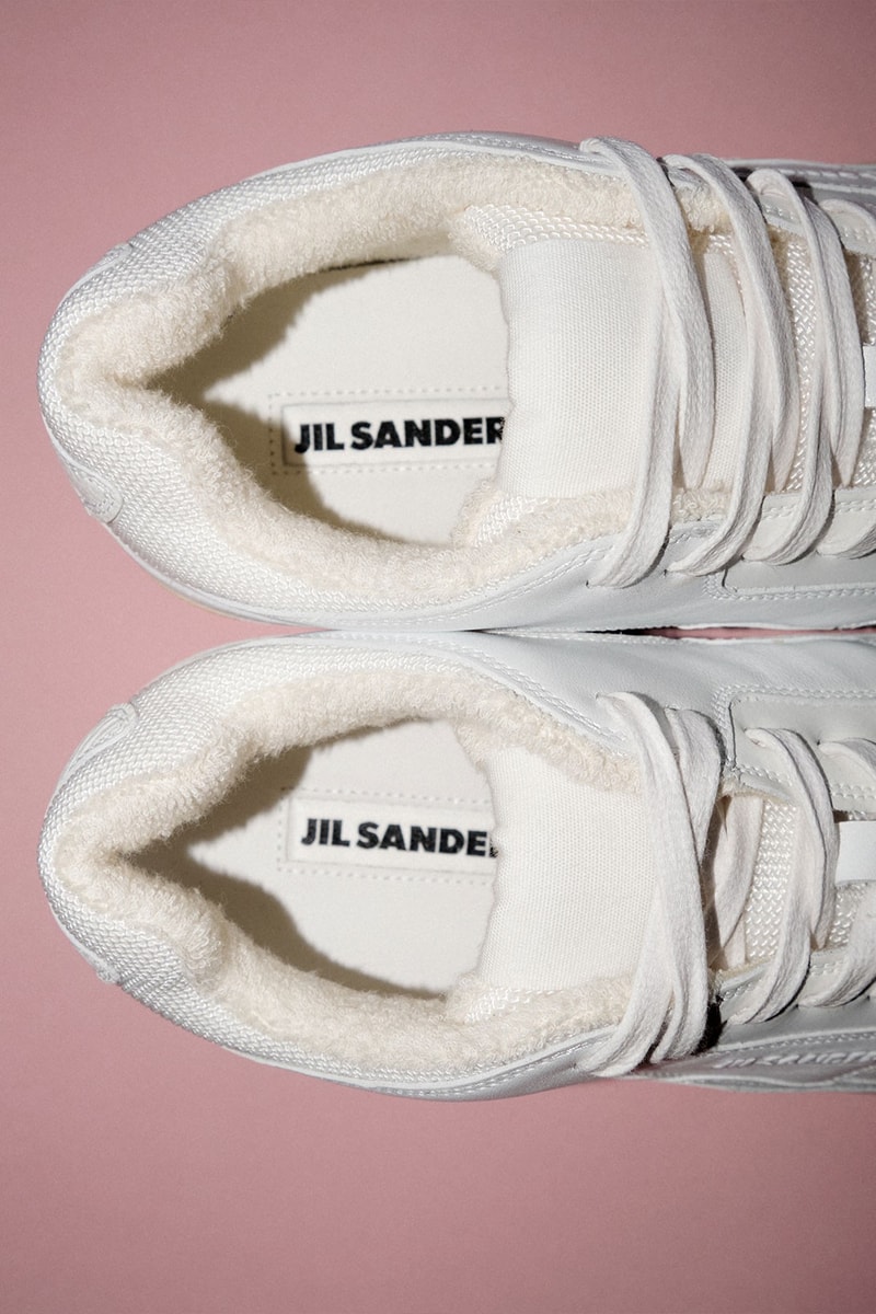 ジルサンダーがバスケットボールシューズに着想した新作スニーカーを発売 jil sander unisex sneakers minimalist white mid low top release info