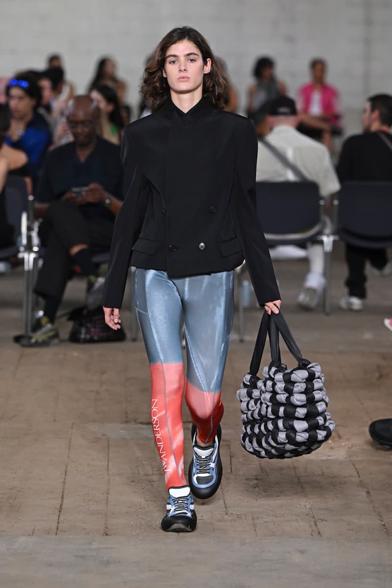 JW アンダーソン 2023年春夏メンズコレクション/リゾートウィメンズコレクション JW Anderson Spring Summer 2023 Runway Milan Fashion Week Jonathan Anderson Camp Kitsch Collection Rembrandt The Pitchfork Disney