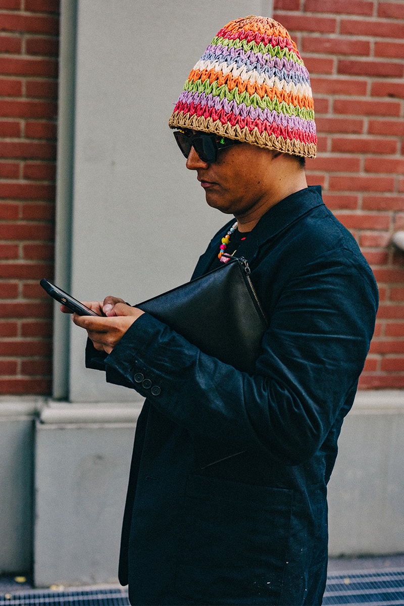 ストリートスタイル：2023年春夏ミラノ・ファッションウィーク・メンズ Milan Fashion Week SS23 Street Style Showcases the Most Vibrant Essentials for Summer spring/summer 2023 prada dolce & gabbanna jw anderson moschino versace fendi 