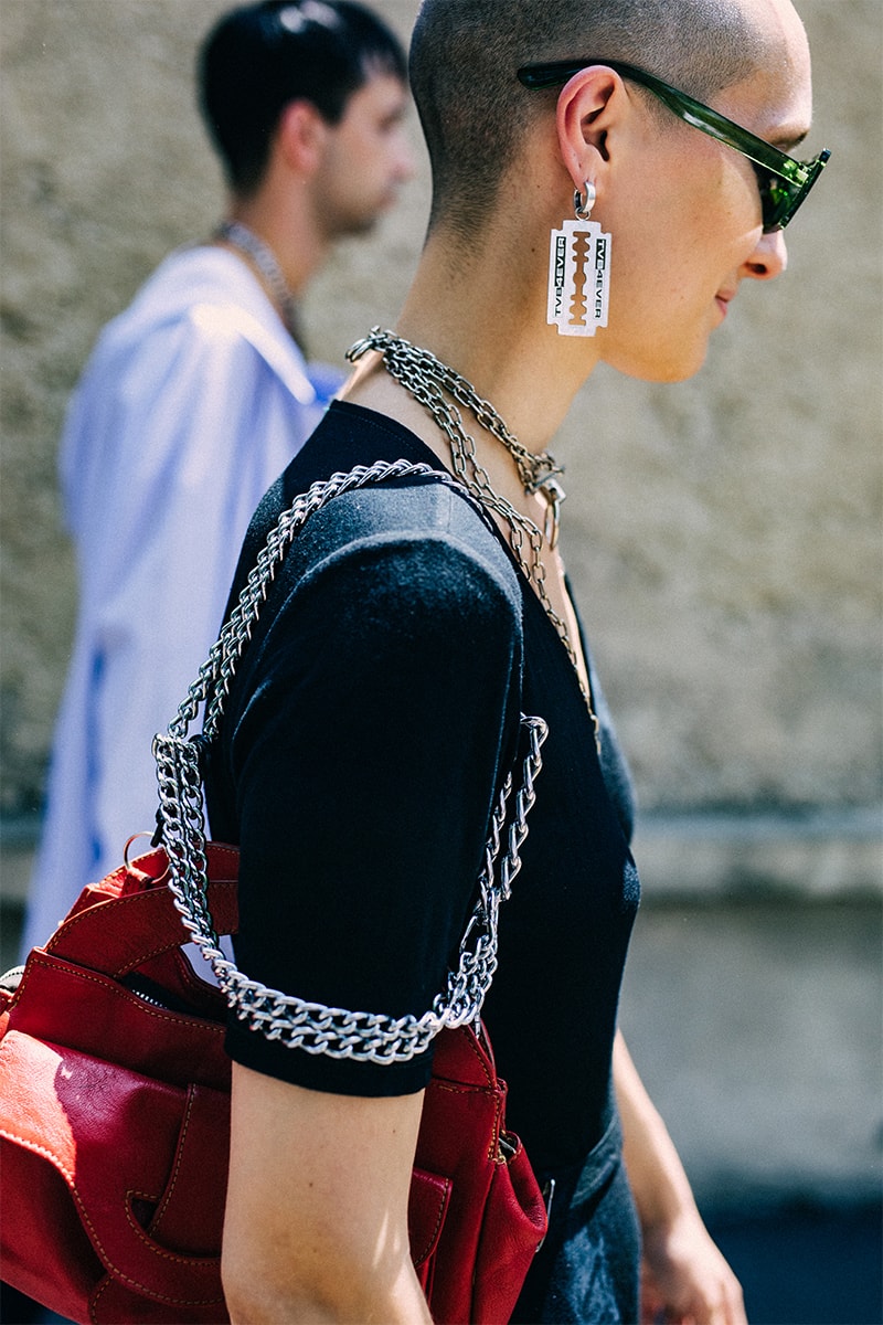 ストリートスタイル：2023年春夏ミラノ・ファッションウィーク・メンズ Milan Fashion Week SS23 Street Style Showcases the Most Vibrant Essentials for Summer spring/summer 2023 prada dolce & gabbanna jw anderson moschino versace fendi 