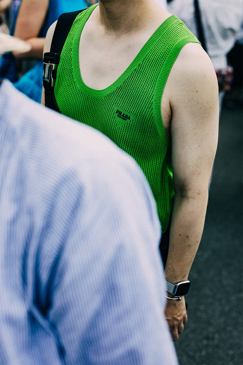 ストリートスタイル：2023年春夏ミラノ・ファッションウィーク・メンズ Milan Fashion Week SS23 Street Style Showcases the Most Vibrant Essentials for Summer spring/summer 2023 prada dolce & gabbanna jw anderson moschino versace fendi 