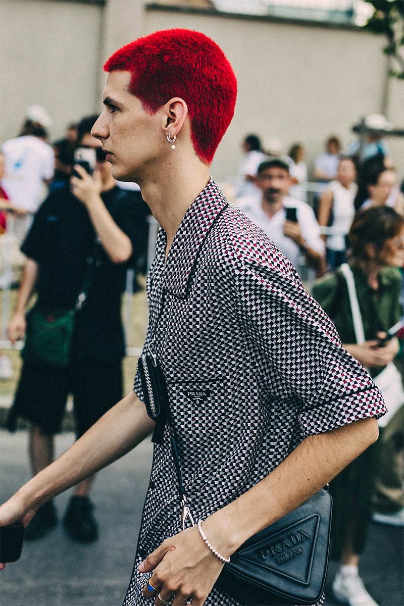 ストリートスタイル：2023年春夏ミラノ・ファッションウィーク・メンズ Milan Fashion Week SS23 Street Style Showcases the Most Vibrant Essentials for Summer spring/summer 2023 prada dolce & gabbanna jw anderson moschino versace fendi 