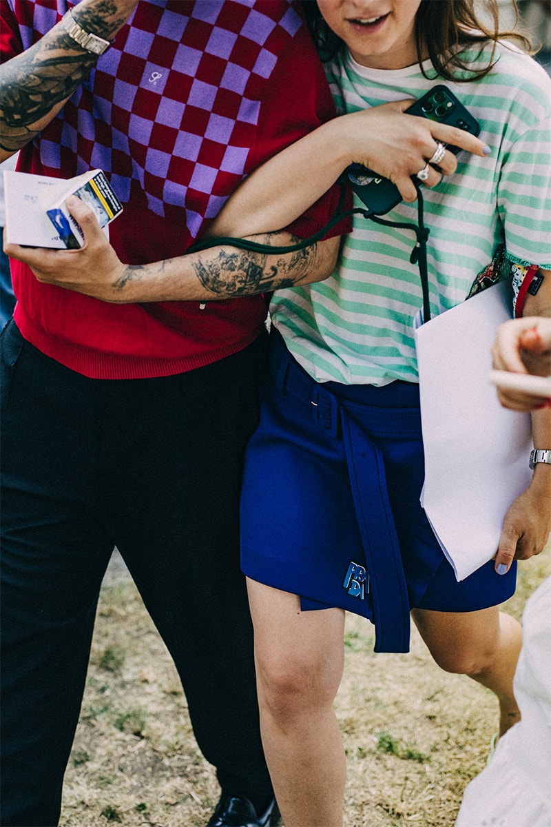 ストリートスタイル：2023年春夏ミラノ・ファッションウィーク・メンズ Milan Fashion Week SS23 Street Style Showcases the Most Vibrant Essentials for Summer spring/summer 2023 prada dolce & gabbanna jw anderson moschino versace fendi 