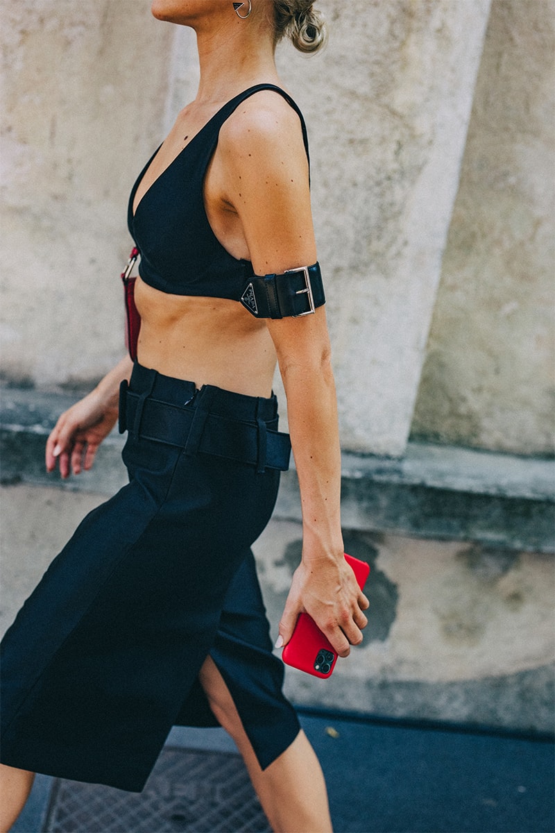 ストリートスタイル：2023年春夏ミラノ・ファッションウィーク・メンズ Milan Fashion Week SS23 Street Style Showcases the Most Vibrant Essentials for Summer spring/summer 2023 prada dolce & gabbanna jw anderson moschino versace fendi 