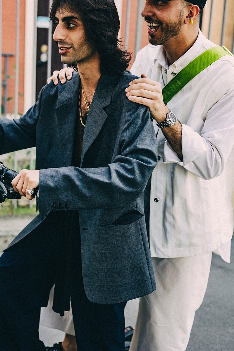ストリートスタイル：2023年春夏ミラノ・ファッションウィーク・メンズ Milan Fashion Week SS23 Street Style Showcases the Most Vibrant Essentials for Summer spring/summer 2023 prada dolce & gabbanna jw anderson moschino versace fendi 