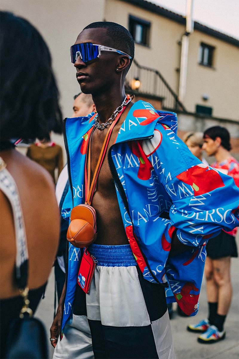 ストリートスタイル：2023年春夏ミラノ・ファッションウィーク・メンズ Milan Fashion Week SS23 Street Style Showcases the Most Vibrant Essentials for Summer spring/summer 2023 prada dolce & gabbanna jw anderson moschino versace fendi 