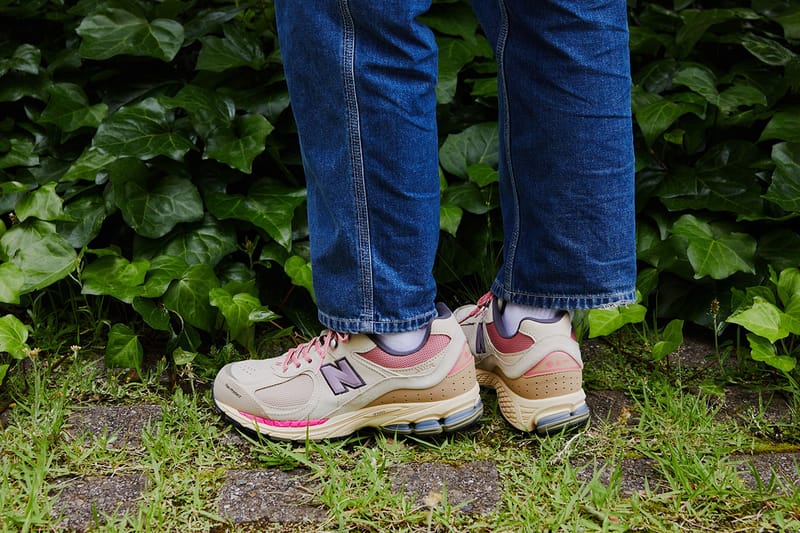 New Balance 2002R からネイチャーカラーを纏った新色モデルが登場