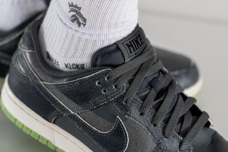 ナイキからひび割れ加工を施したヴィンテージ風の新作ダンクローの新作が登場 Nike Dunk Low "Iron Grey" Introduces Reflective Swoosh 