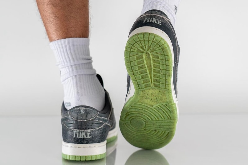 ナイキからひび割れ加工を施したヴィンテージ風の新作ダンクローの新作が登場 Nike Dunk Low "Iron Grey" Introduces Reflective Swoosh 