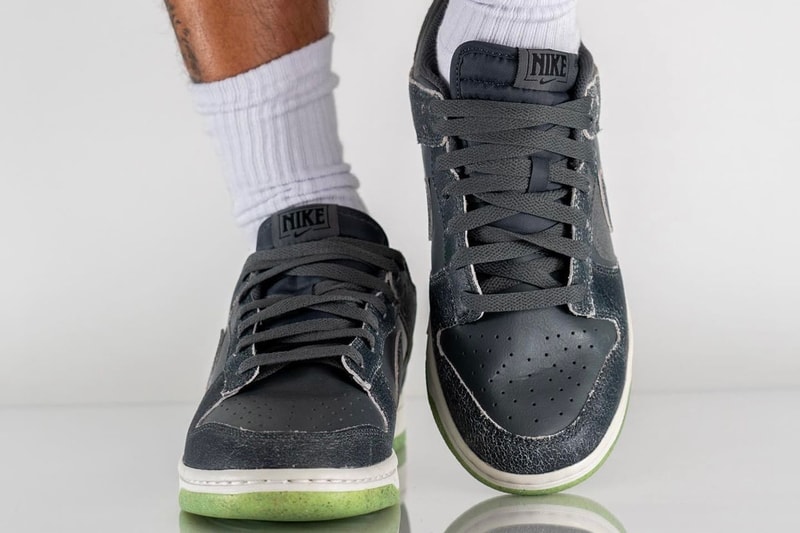 ナイキからひび割れ加工を施したヴィンテージ風の新作ダンクローの新作が登場 Nike Dunk Low "Iron Grey" Introduces Reflective Swoosh 