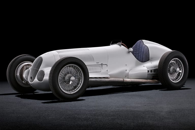 アンディ・ウォーホルが Mercedes-Benz のために製作した作品と実車を展示するエキシビジョンが開催