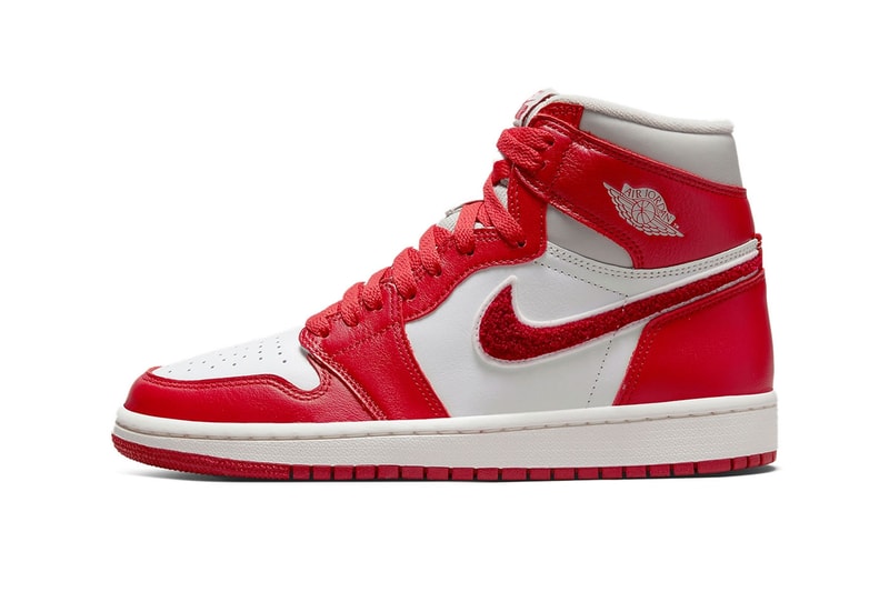スタジアムジャンパーを表現した新作エアジョーダン1ハイ“バーシティレッド”が発売 Air Jordan 1 Women’s Chenille DJ4891-061 Release Info Light Iron Ore Varsity Red Sail