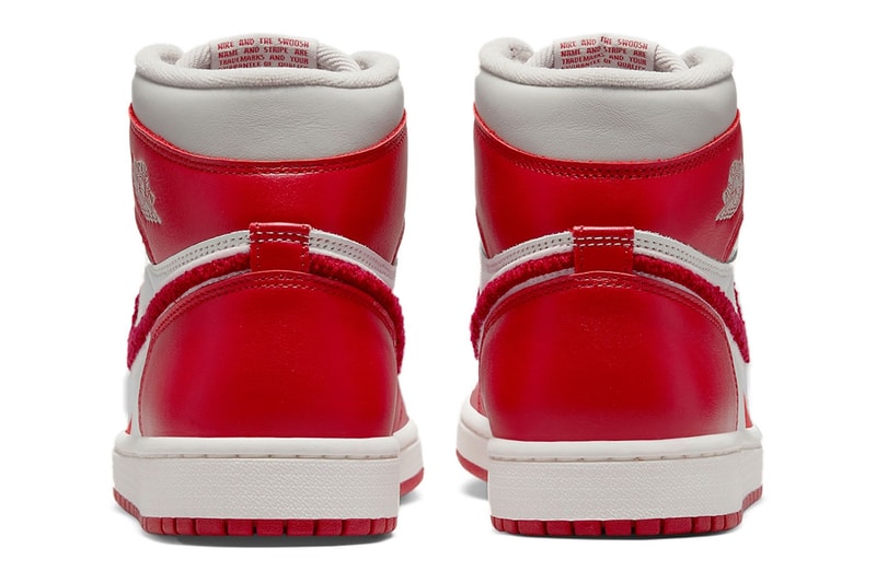 スタジアムジャンパーを表現した新作エアジョーダン1ハイ“バーシティレッド”が発売 Air Jordan 1 Women’s Chenille DJ4891-061 Release Info Light Iron Ore Varsity Red Sail