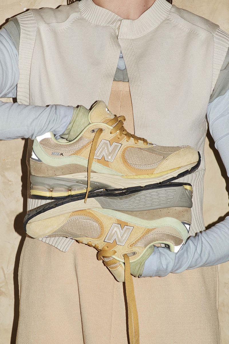 オーラリーからニューバランスとの最新コラボスニーカー 2002Rが発売 auralee new balance 2002r collabo release info