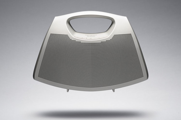 Balenciaga が Bang & Olufsen と制作したハンドバッグ型のスピーカーを発売