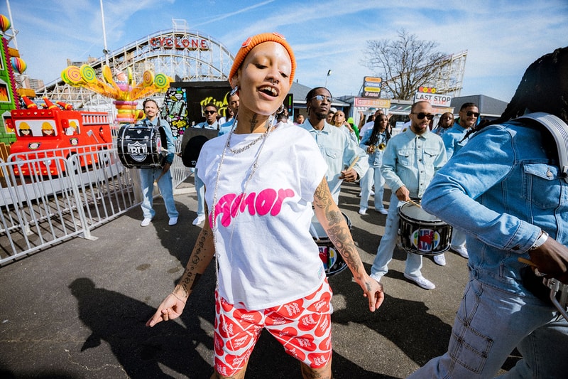 ゲスオリジナルスがJバルヴィンとのコラボコレクションをリリース guess originals j balvin collab amour collection release info