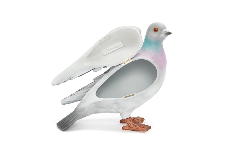 JWアンダーソンが幸福の象徴とされる“鳩”のクラッチバッグを発売 JW Anderson Pigeon Clutch Bag Jonathan Anderson Fall Winter 2022 FW22 Autumn Accessories Kitsch Camp Extra Runway