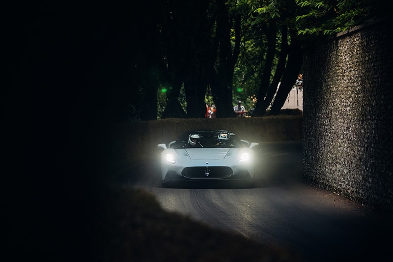 イタリアのハイエンドカーブランド マセラティが最新モデルとなる MC20 Cielo を発表 Maserati reveals MC20 Cielo David Beckham at Festival Of Speed