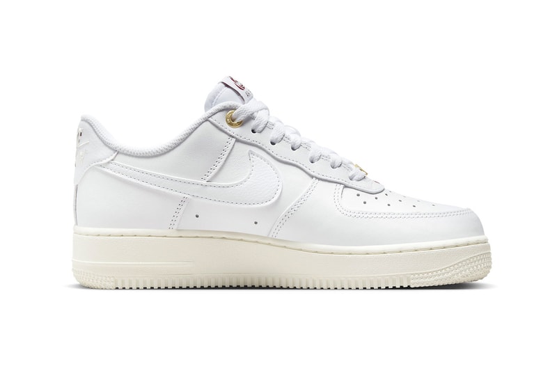 ナイキから“ロゴ”にオマージュを捧げた新作エアフォース1が登場 Nike Air Force 1 Low Celebrates 40 Years by Paying Homage to History of Logos Homage white cream staple af1 shoes silhouette