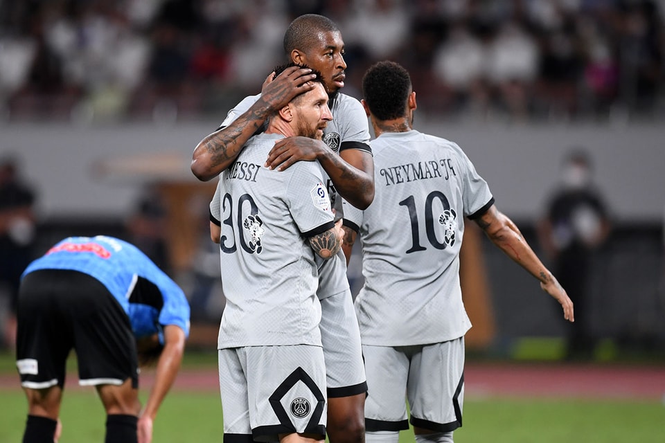 Psg の選手が Verdy デザインのユニフォームを試合で着用 Hypebeast Jp Psg の選手が Verdy デザインのユニフォームを試合で着用 Hypebeast Jp
