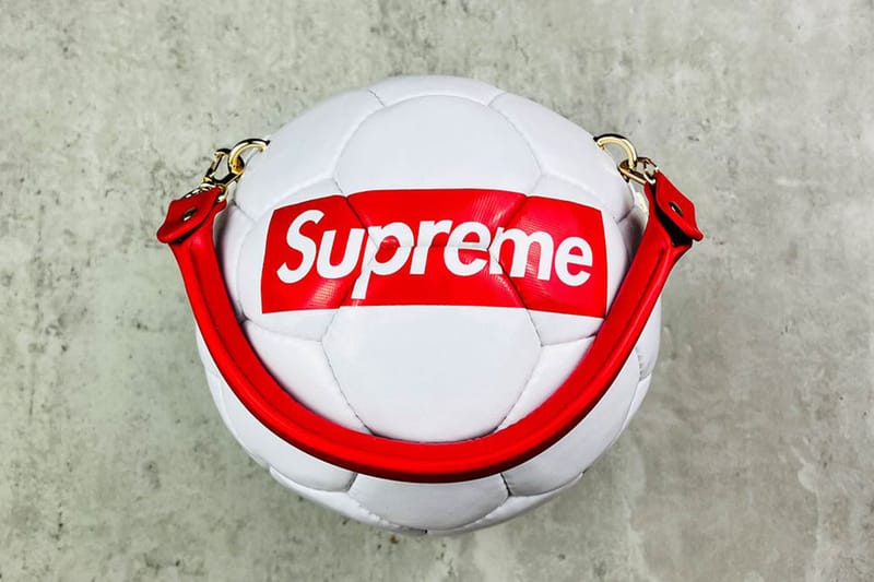 TOMME Studio が Supreme x Umbro のボールを使用した新作バッグを発売