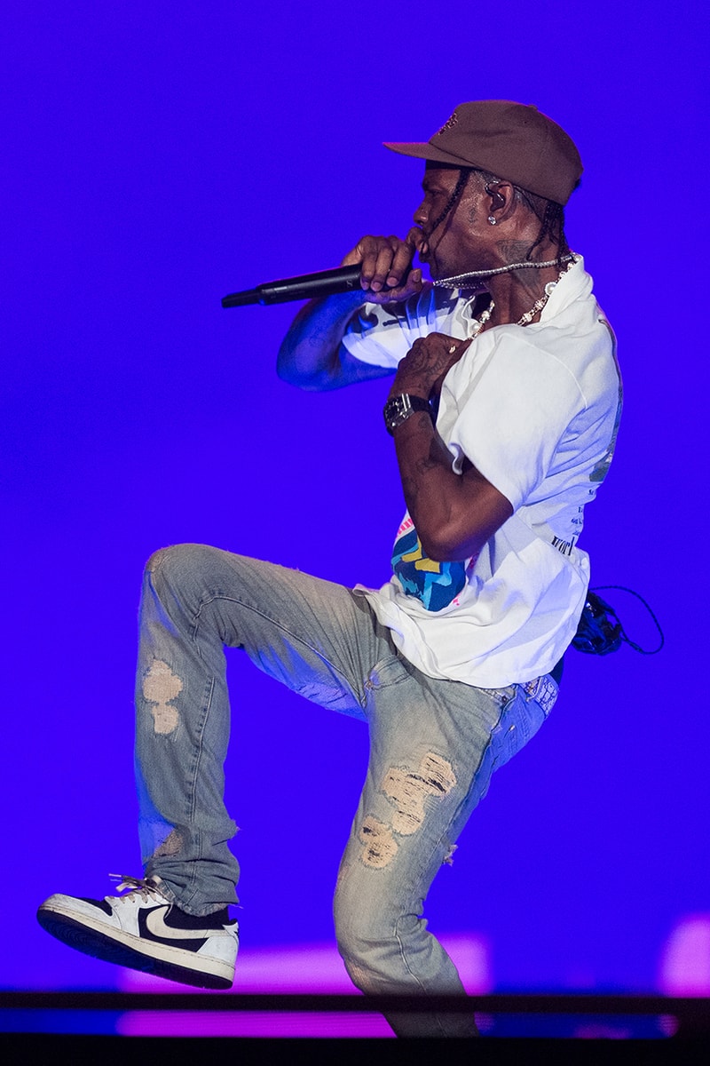 トラヴィス・スコットがジョーダン ブランドとのコラボ エアジョーダン1ローの新色を着用 Travis Scott reveals  Air Jordan 1 Low black white news Jordan Brand Nike