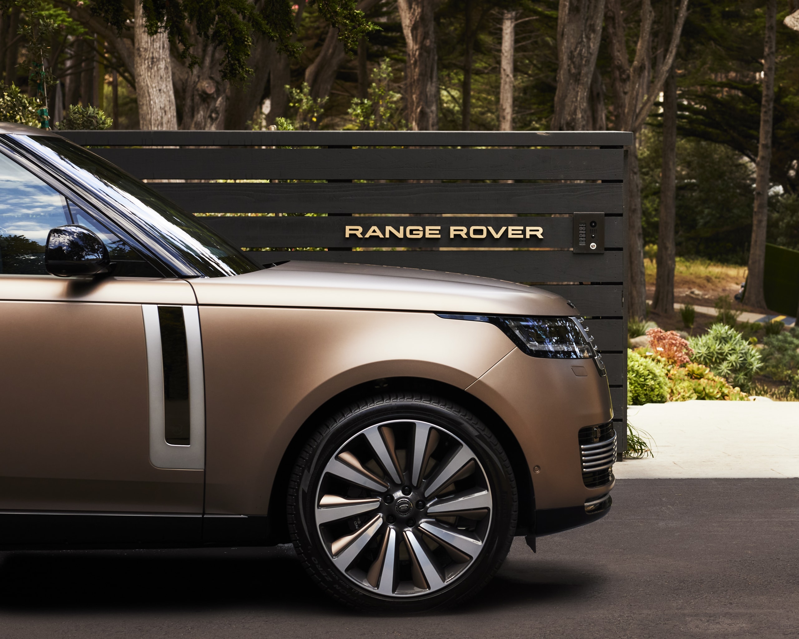ランドローバーが超高級車 レンジローバーSV カーメルエディションを発表 land rover Range Rover SV Carmel Edition 17 units info release photos car 
